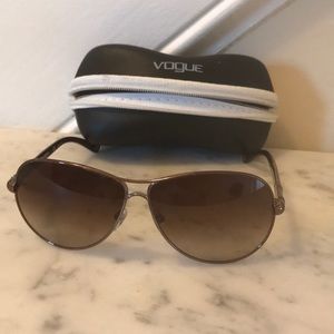 Vogue aviator sunglasses 🕶😎 barely worn!